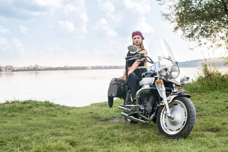 女人 自由 自然 赛车手 骑手 夏天 街道 旅行 摩托车