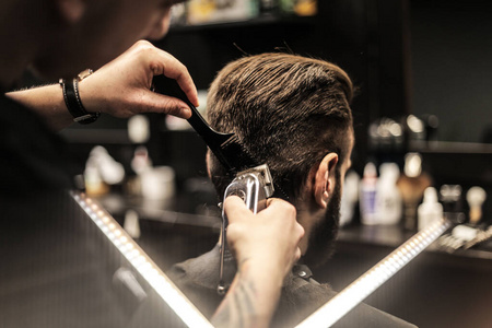 理发师 理发店 顾客 白种人 胡须 发型 面对 男人 沙龙