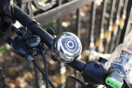 自行车铃的特写图片