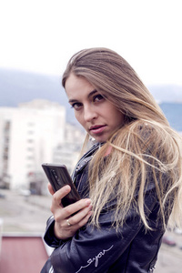 博客作者 智能手机 美女 技术 影响因素 耳机 自拍 微笑