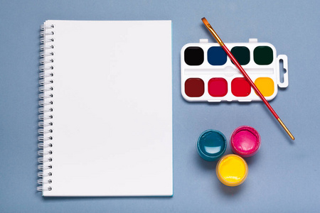 水彩画和画笔图片