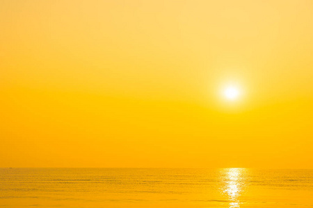 天空 海洋 阳光 场景 美丽的 傍晚 波动 海滩 日出 黎明