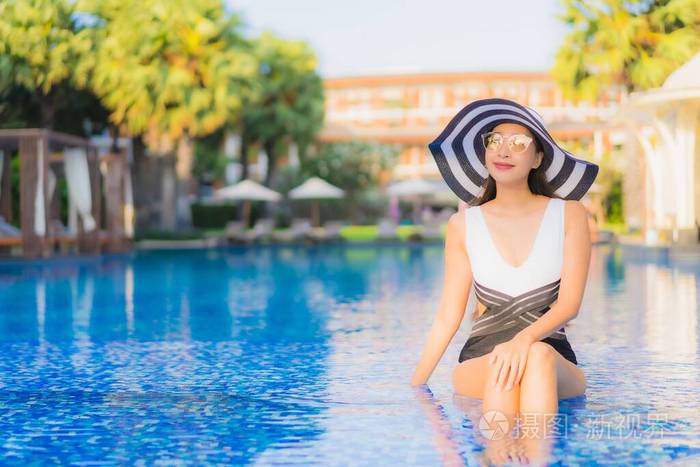 奢侈 旅行 肖像 放松 泳装 女人 夏天 美丽的 游泳 假日