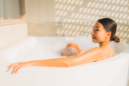 卫生 肥皂 酒店 白种人 女孩 医疗保健 女人 浴缸 身体
