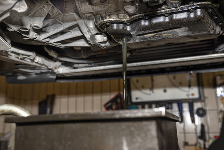 车库 维修 运输 金属 车辆 技术 安装 男人 修理 习惯于