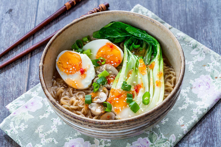 筷子 肉汤 股票 中国人 拉面 美味的 鸡蛋 蔬菜 午餐