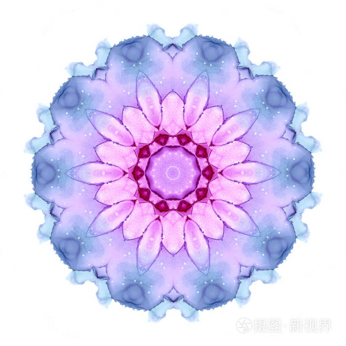 精致的水彩花曼陀罗图案在粉红色紫色和蓝色调孤立在白色背景