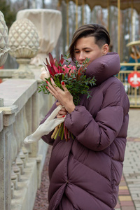 女人 漂亮的 生日 微笑 头发 街道 化妆 幸福 美丽的