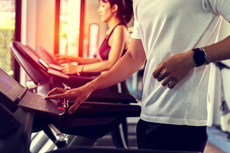 健康 力量 肌肉 教练 身体 慢跑 运动员 闲暇 健身 健身房
