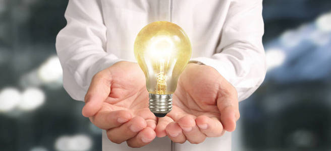 创新 创造力 持有 灯泡 成功 认为 策略 触摸 人类 思考