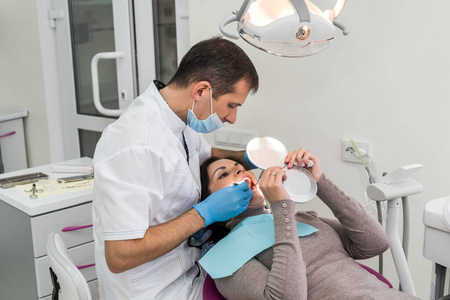 检查 卫生 治疗 在室内 参观 女人 职业 牙医 成人 工具