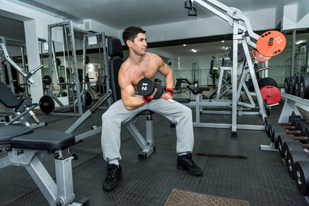 肱二头肌 白种人 力量 健康 胸部 锻炼 举起 权力 肌肉