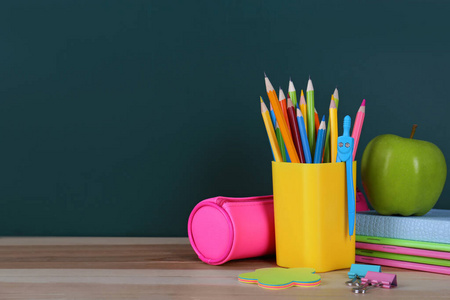 书桌 通知 复制 援助 研究 知识 教室 铅笔 颜色 铅笔盒