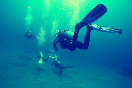 冒险 氧气 爱好 深的 潜艇 海的 洞穴 浸渍 水肺 水下