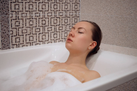 泡沫 女孩 水疗中心 洗澡 漂亮的 黑发 卫生 治疗 健康