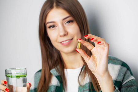 吃药减肥美女吃药减肥照片