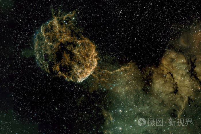 美丽的绿色空间星云这张图片的元素是由美国宇航局提供的