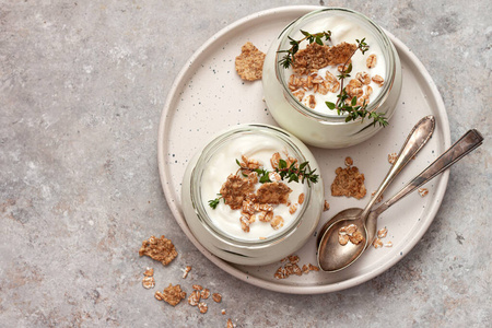 奶油 蛋白质 牛奶 格兰诺拉麦片 燕麦片 桌子 自制 酸奶
