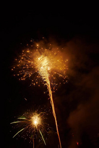 爆炸 庆祝 烟花 新的 美丽的 独立 闪闪发光 周年纪念日