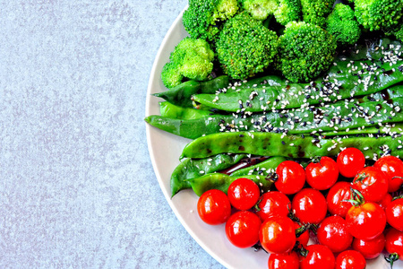 素食主义者 营养 蔬菜 维生素 饮食 番茄 沙拉 樱桃 西兰花