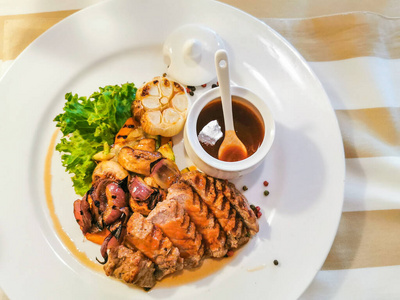 蔬菜 烤架 牛肉 番茄 美食家 烤的 特写镜头 胡椒粉 晚餐