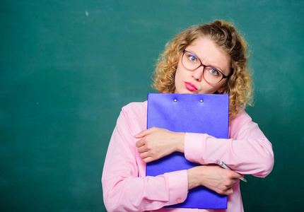 努力学习女孩图片
