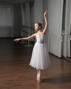 童年 芭蕾 跳舞 镜子 艺术家 迷人的 连衣裙 可爱的 姿势