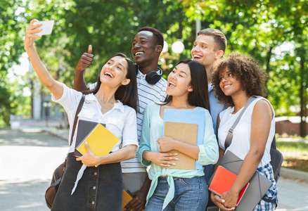 大学生手机图片-大学生手机素材-大学生手机插画-摄图新视界