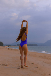 海滩 魅力 美丽的 女人 旅行 头发 女士 身体 波动 太阳