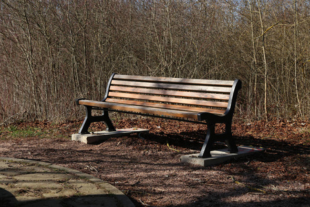 小巷 长凳 树篱 公园 硬木 固体 狭缝 休息 放松 外部