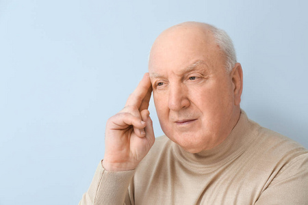 古老的 养老金领取者 退休人员 思考 退休金 老年人 退休