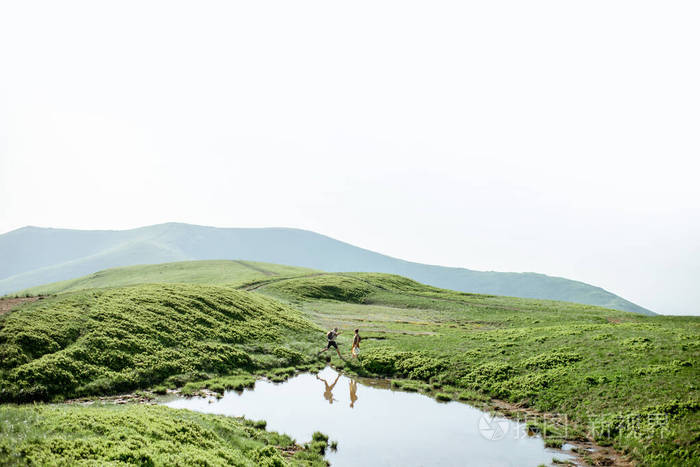 山湖与旅游