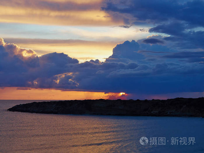 日落 海岸线 天际线 放松 海滩 阳光 旅行 旅游业 美丽的