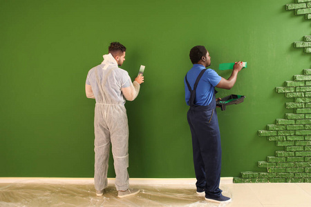 画家 房子 改进 工人 非洲 滚筒 颜色 油漆 重新装修