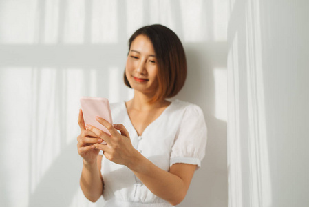 女人 肖像 智能手机 手机 中国人 电话 聊天 日本人 成人