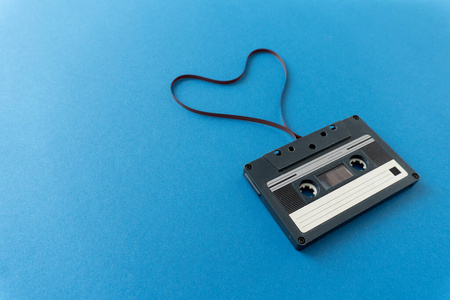 复古录音带心形磁带盒。