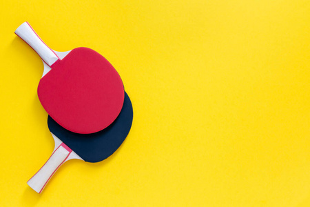 红黑相间的乒乓球拍图片