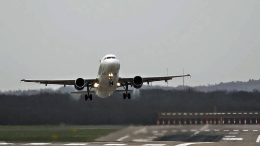 运输 旅游业 商业 跑道 机场 飞机 空气 航空公司 航班