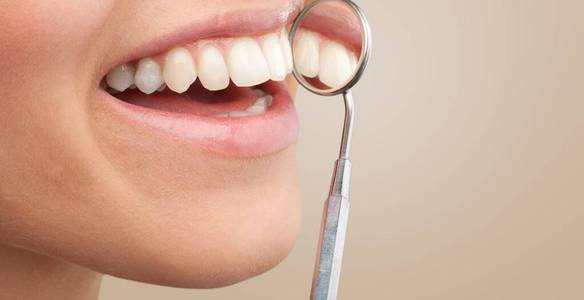嘴唇 治疗 微笑 女人 病人 办公室 牙科 医学 医疗保健
