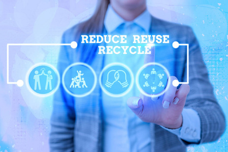 写笔记说明减少再利用回收。商业照片展示环境责任消费者行为。