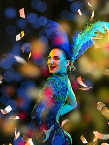 美丽的年轻女子在嘉年华和化装舞会服装在彩色霓虹灯黑色背景飞行五彩纸屑