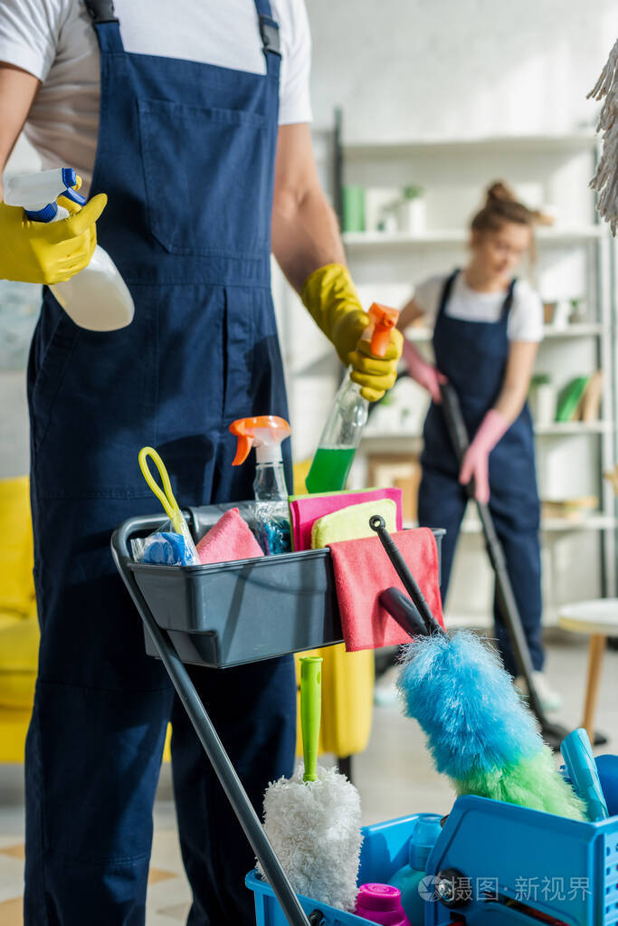 家务 团结 打扫 男人 卫生 家庭 在一起 公寓 清扫车