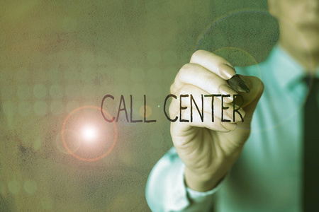 文字文字呼叫中心。处理大量电话的办公室的商业概念。
