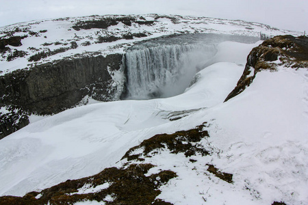 冰岛北部冰雪中著名的瀑布