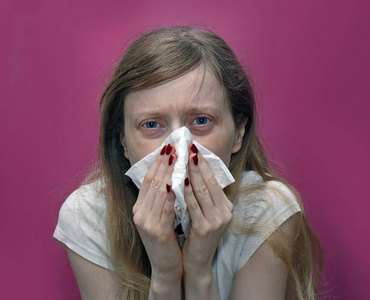 手帕 女孩 流感 健康 鼻子 白种人 面对 过敏 打喷嚏