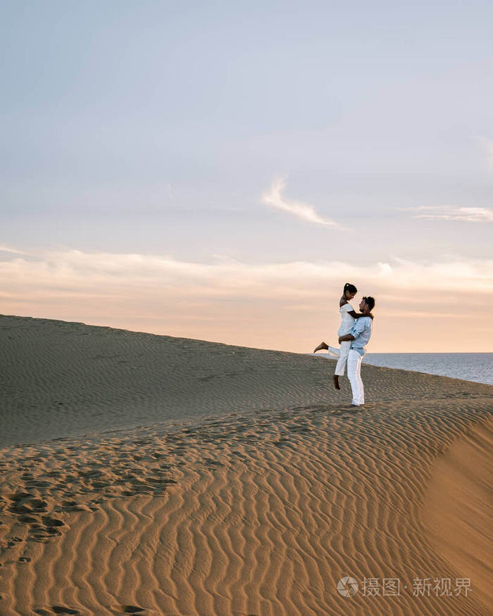 下载小样发票合同问题/举报沙漠海滩海岸海洋一对夫妇在泰国考拉克