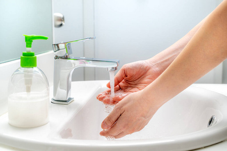 流感 卫生 女人 人类 棕榈 洗手间 防止 特写镜头 飞溅