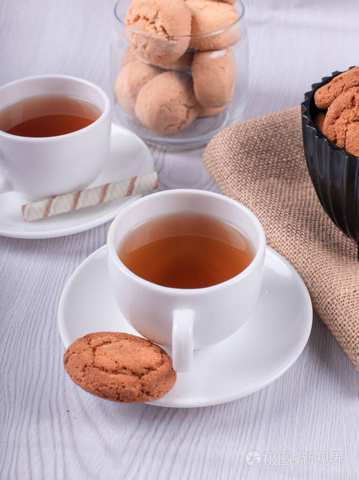 两杯饼干茶