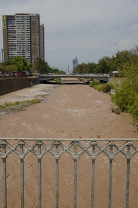 智利圣地亚哥市的马波乔河。