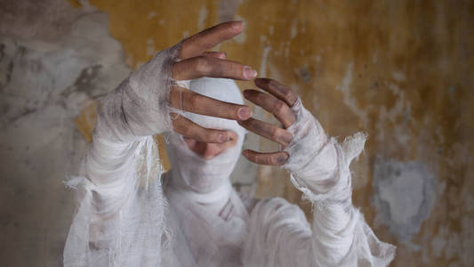 万圣节形象,裹着绷带的木乃伊,复活的传奇人物.照片